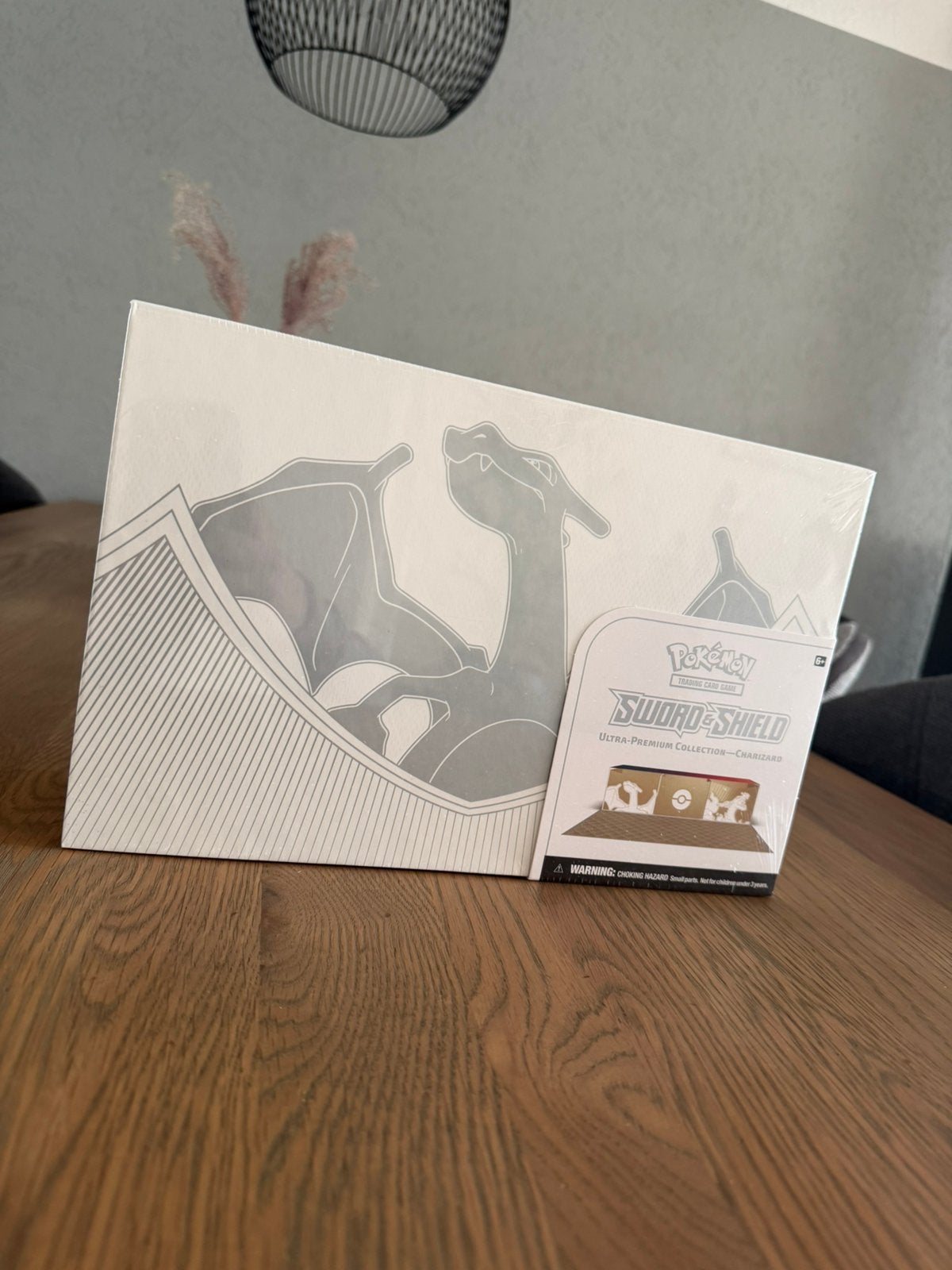 Pokémon Sword & Shield Ultra Premium Collection Charizard, Ophalen of Verzenden, Zo goed als nieuw, Boosterbox