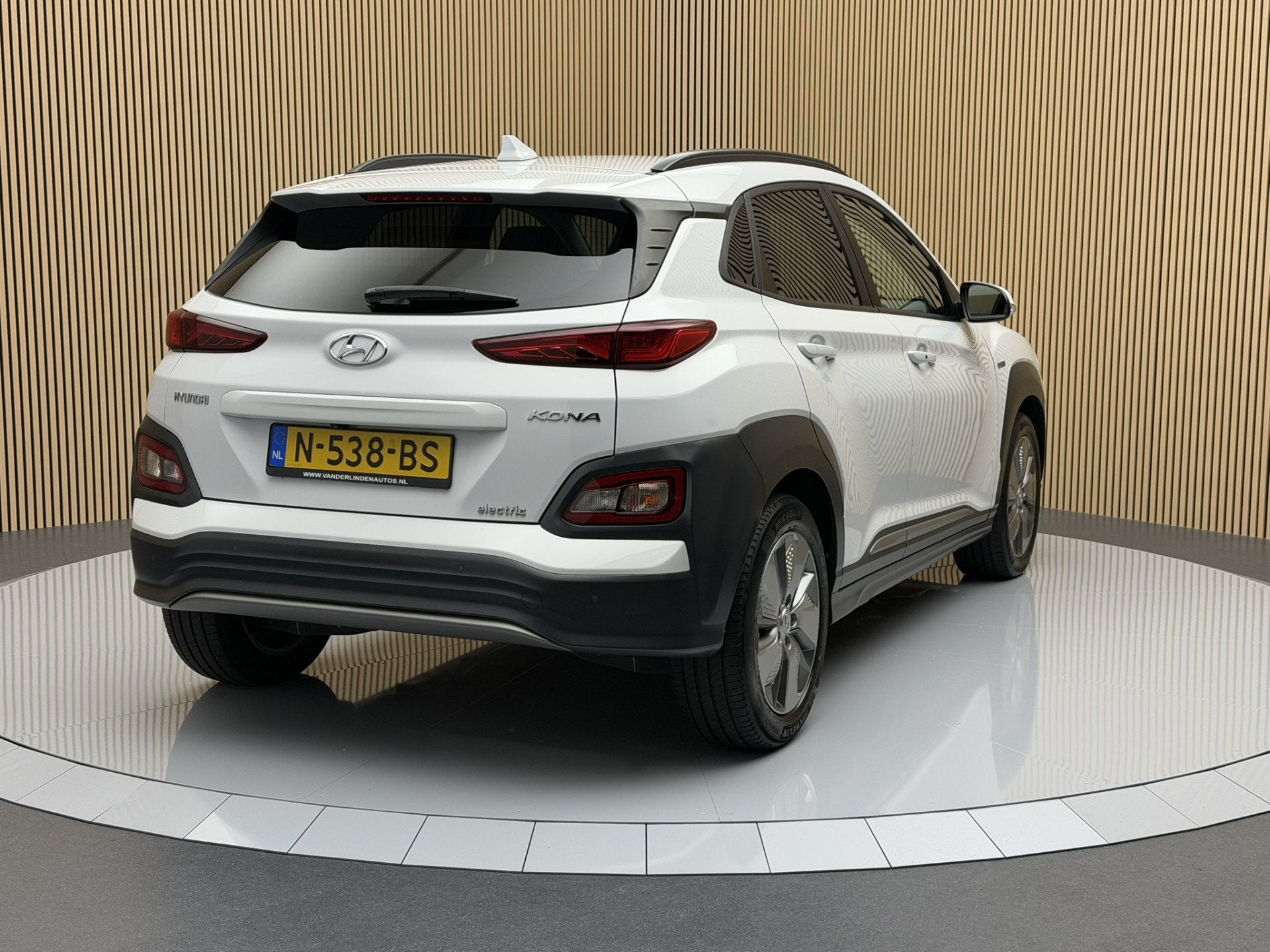 Hyundai KONA EV Fashion 64 kWh 3- Fase SOH 92,4% | Warmtepom, Auto's, Dealer onderhouden, Gebruikt, Zwart, Adaptive Cruise Control