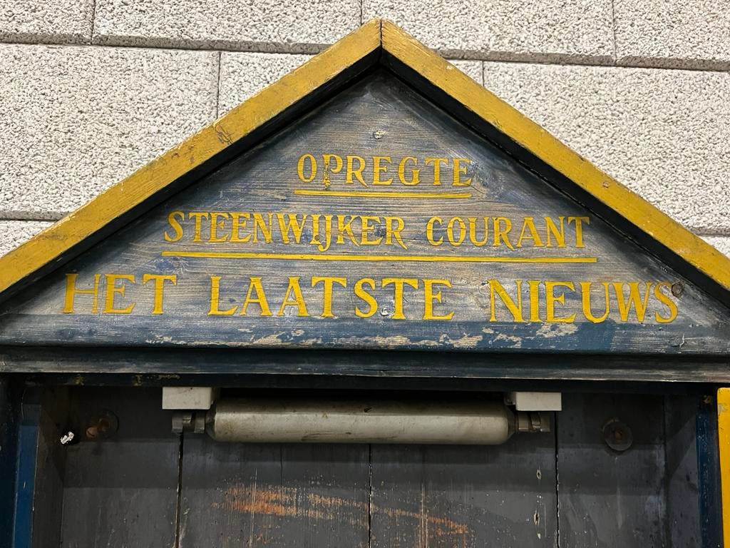 UNIEK Oud Historisch BORD + KAST Opregte Steenwijker Courant, Ophalen, Gebruikt, Reclamebord