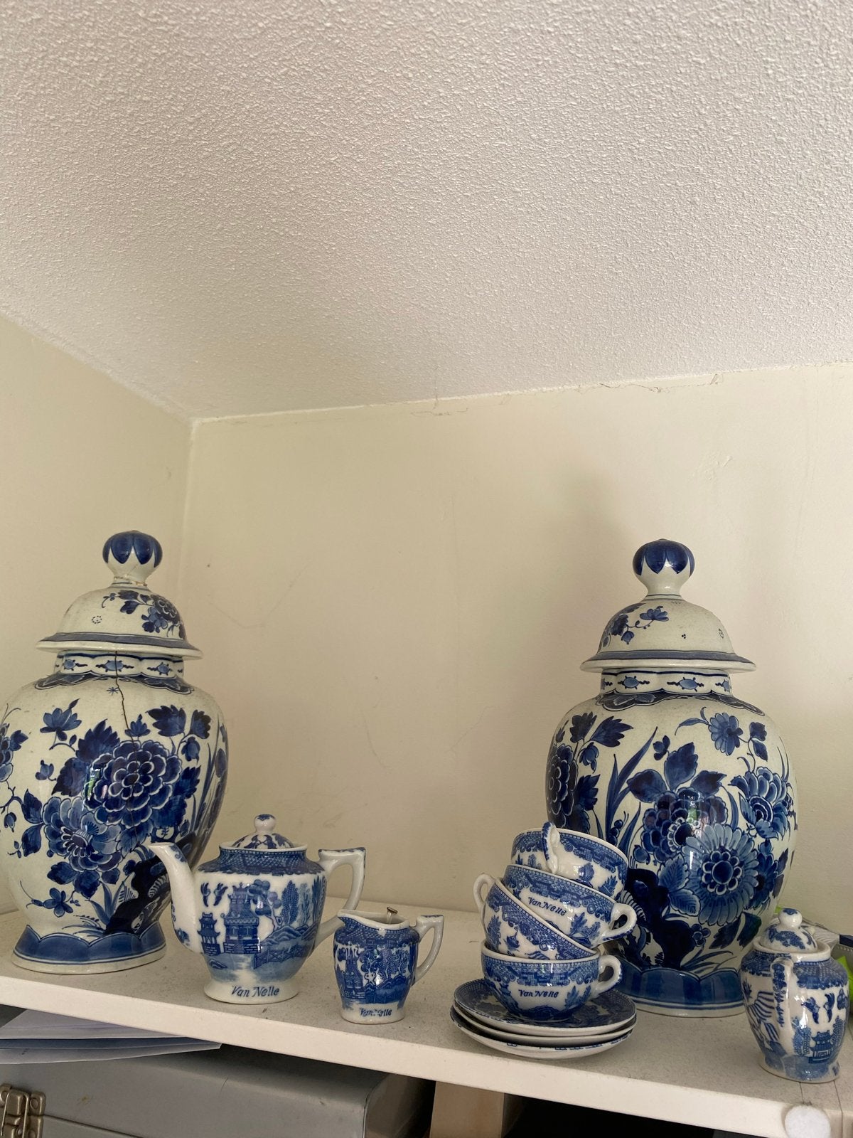 Delfts Blauw set: vazen, theepot, kopjes en melkkannetje, Ophalen