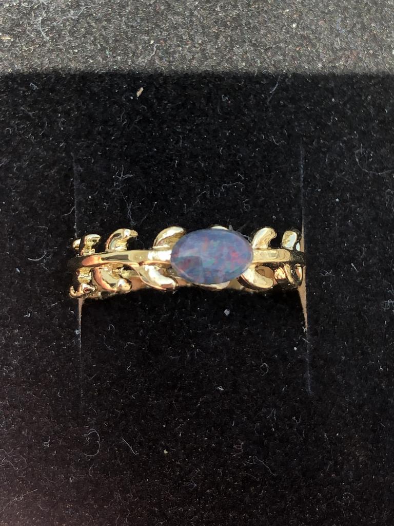 Goudkleurige ring handgemaakt met Opaal triplet maat 15, Nieuw, Ophalen of Verzenden, Kleiner dan 17, Dame