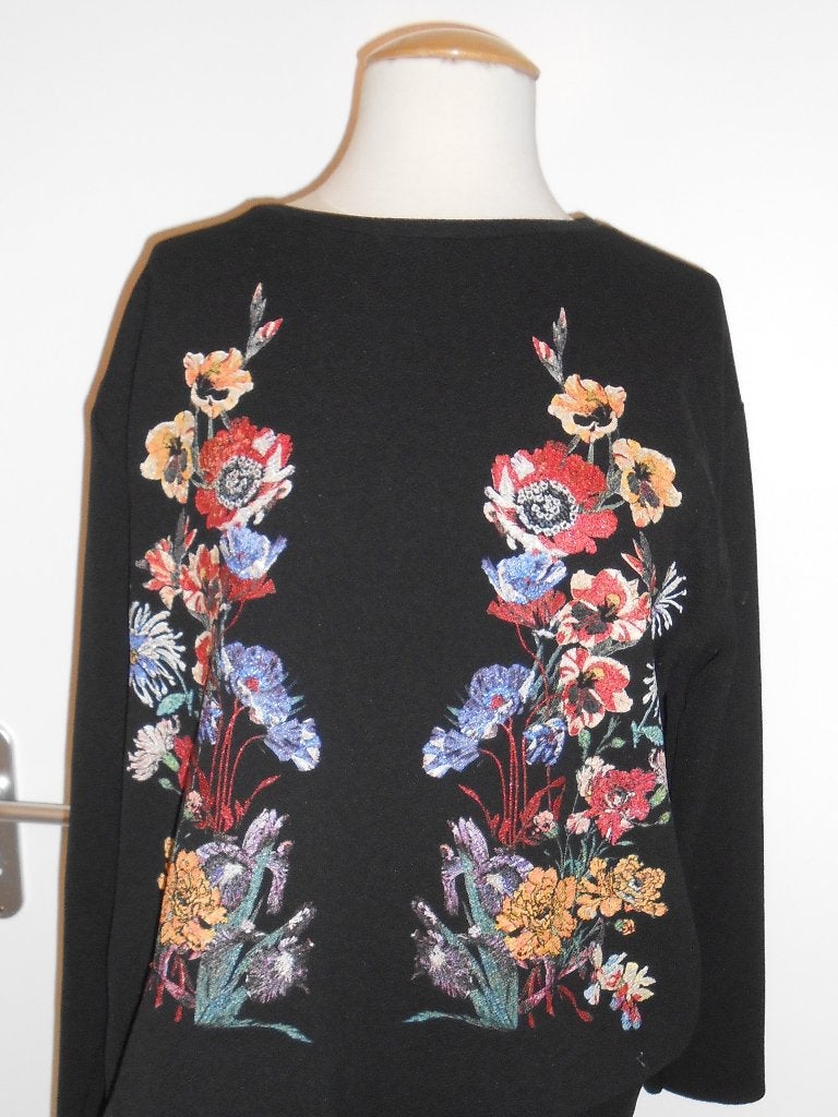 Zara top met bloemen zwart mt M, Kleding | Dames, Maat 38/40 (M), Ophalen of Verzenden, Zo goed als nieuw, Lange mouw