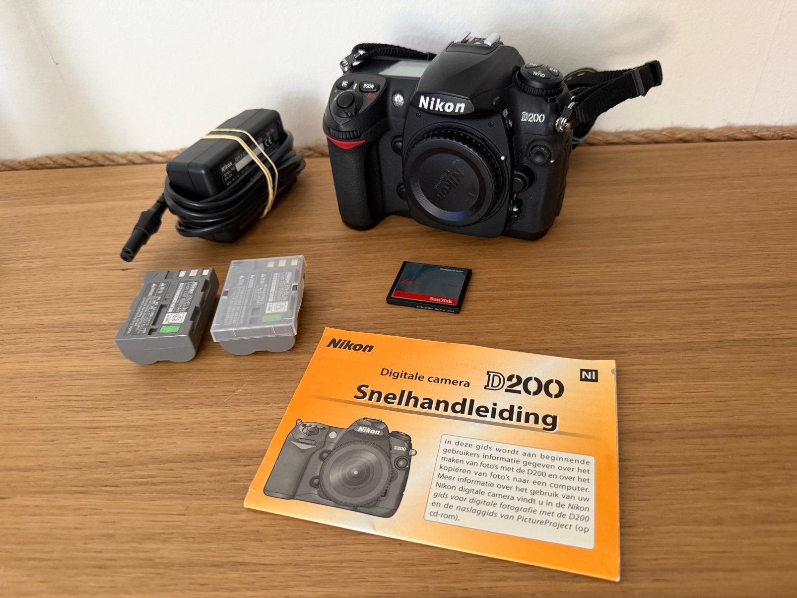 Nikon d200 body met 2x batterijen, Ophalen of Verzenden, Zo goed als nieuw, Nikon, Geen optische zoom