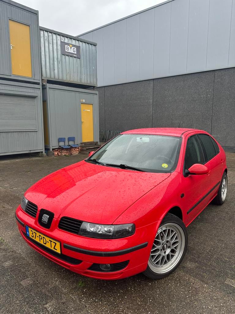 Seat Leon 1.6 16V 77KW 2004 Rood, Auto's, Voorwielaandrijving, Stof, 4 cilinders, Leon