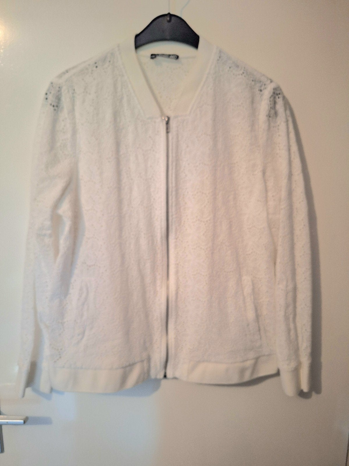 Norah wit broderie vestje mt 42, Norah, Ophalen of Verzenden, Maat 42/44 (L), Wit