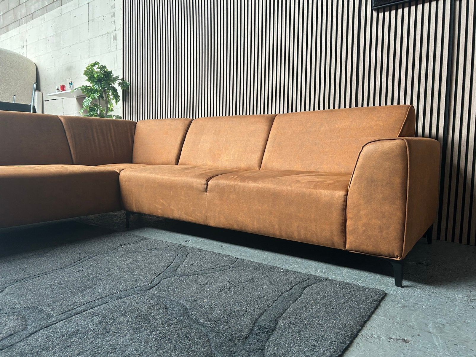 GRATIS LEVERING Hoekbank Cognac Microleder 270X210 GEREINIGD, 250 tot 300 cm, Hoekbank, Ophalen of Verzenden, Zo goed als nieuw