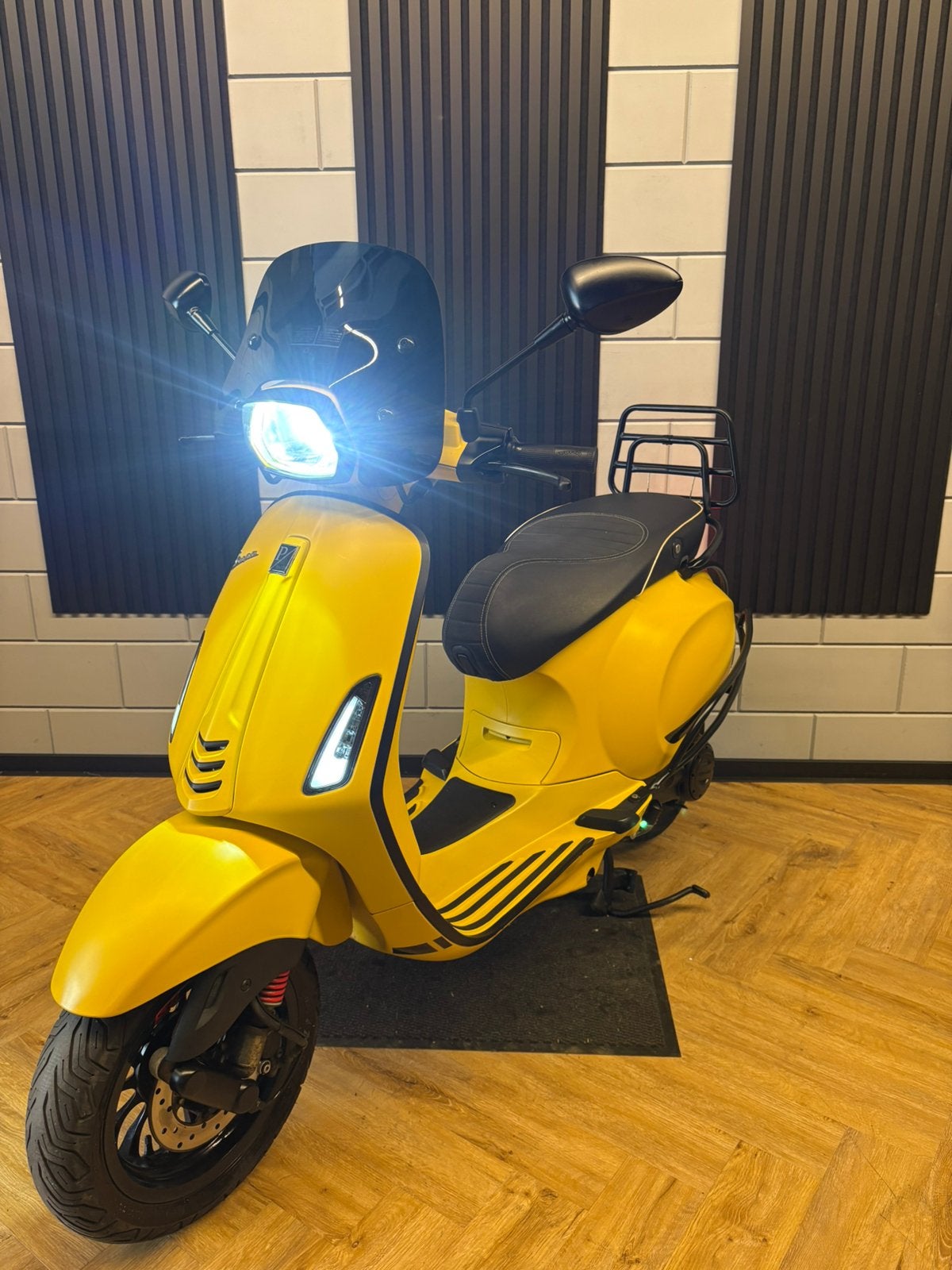 VESPA SPRINT 4T 3V BROM 2019 FULL OPTION MAT GEEL, Ophalen, Overige modellen, Maximaal 45 km/u, Zo goed als nieuw