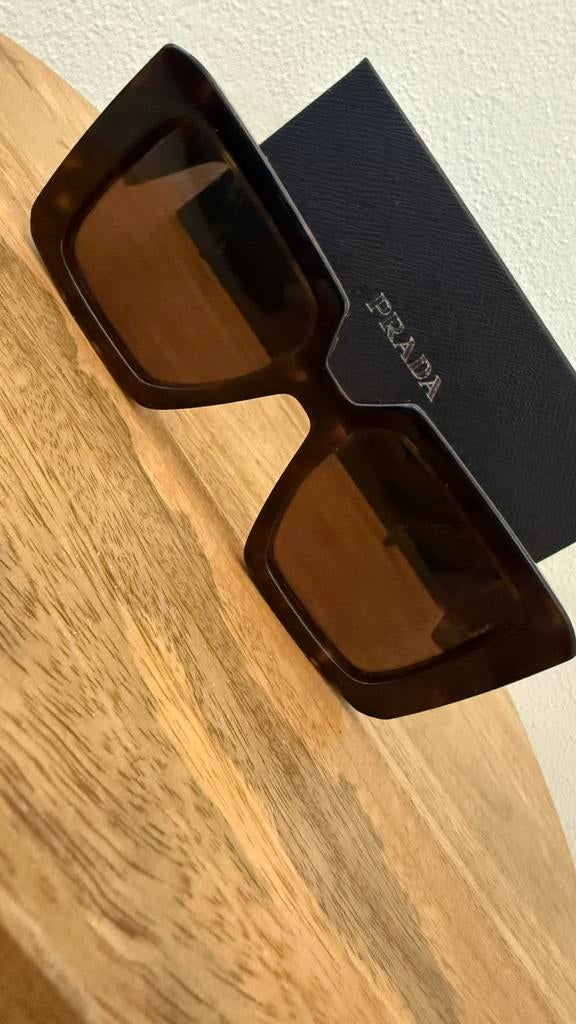Originele prada zonnebril dames, Zonnebril, Ophalen of Verzenden, Zo goed als nieuw, Prada