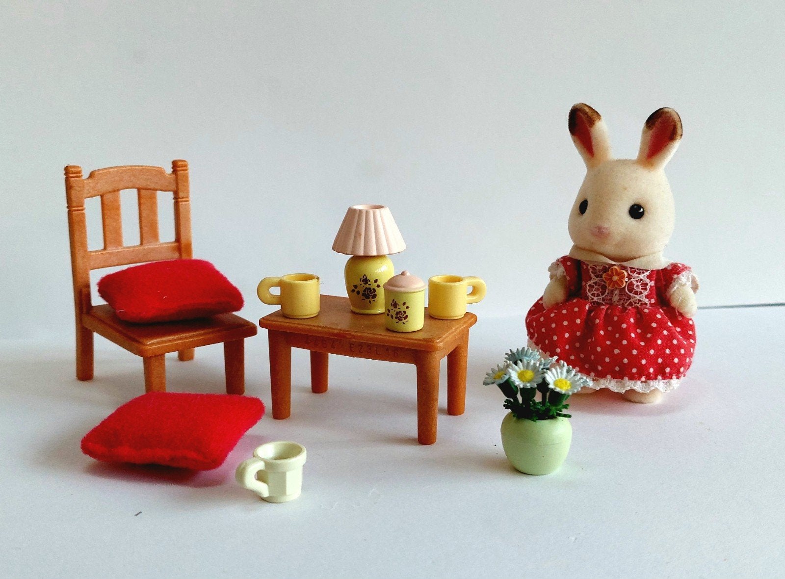 Sylvanian Families Chocola Konijn met meubels en accessoires, Ophalen of Verzenden, Zo goed als nieuw, Poppenhuis