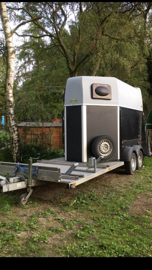 Humbaur Trailer met koetsenframe uit 2011, Ophalen, Gebruikt, Hout, 2-paards trailer