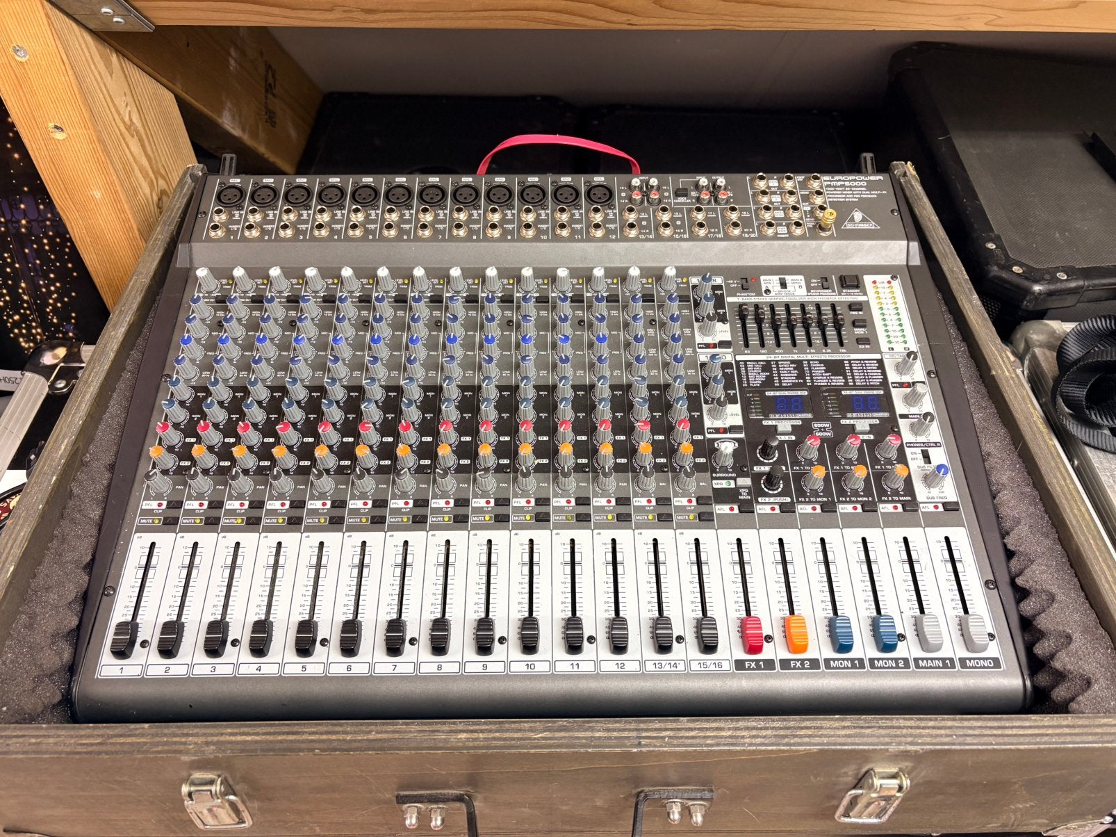 Behringer Europower PMP5000 actieve mixer, Muziek en Instrumenten, Mengpanelen, Ophalen, Gebruikt, 10 tot 20 kanalen, Microfooningang