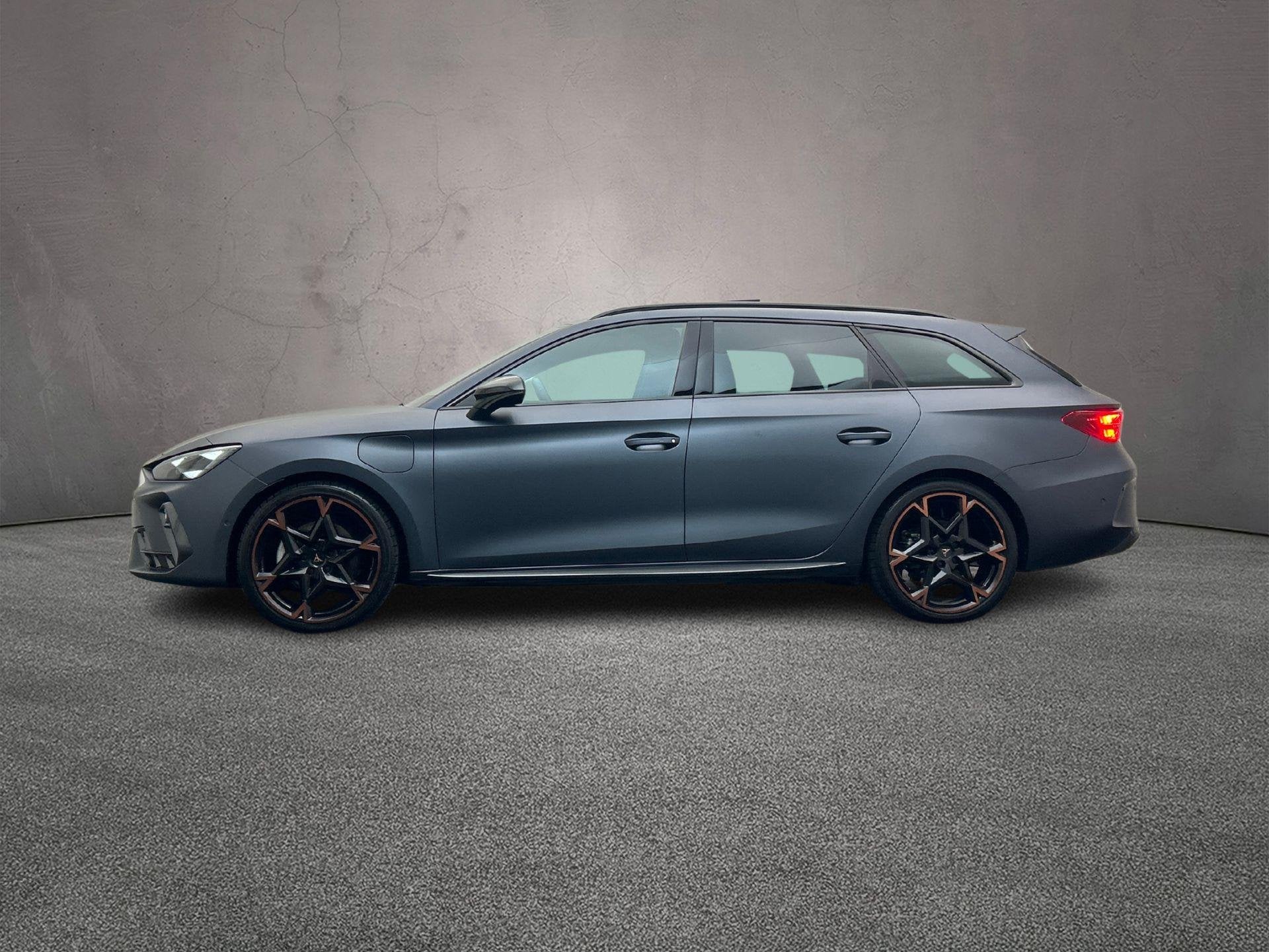Cupra Leon Sportstourer Business 1.5 TSI eHybrid 204pk DSG A, Auto's, 4 cilinders, Alcantara, Zilver of Grijs, Voorwielaandrijving