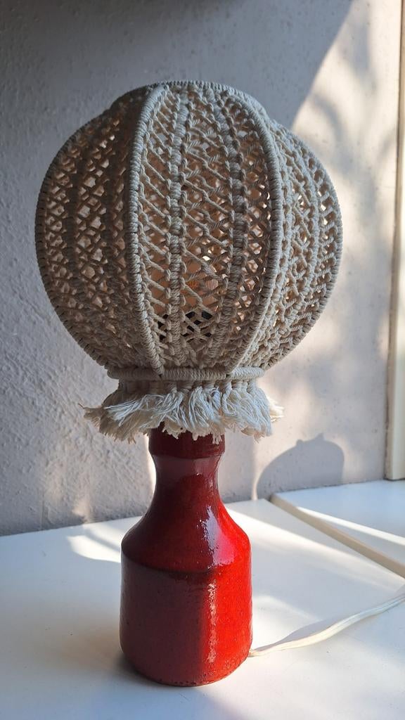 Jaren '70 Retro Lamp met Keramische Voet en Macramé Kap, Ophalen of Verzenden