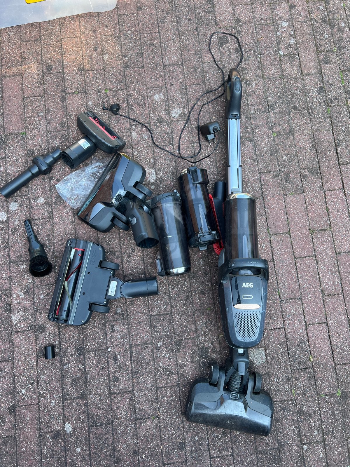 AEG FX9 stofzuiger - inclusief toebehoren, Ophalen, Gebruikt, Draadloos, Reservoir