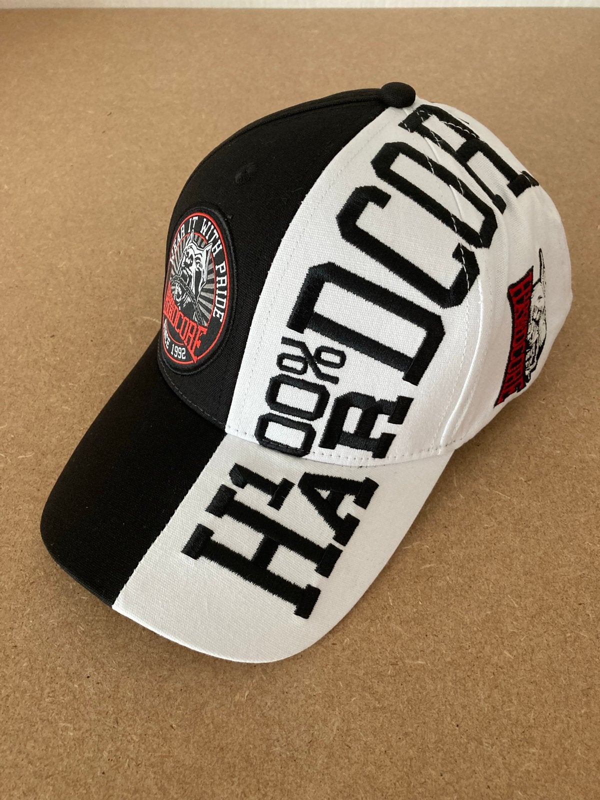 Hardcore cap zwart wit rood, Kleding | Heren, Verzenden, Nieuw, One size fits all, Pet