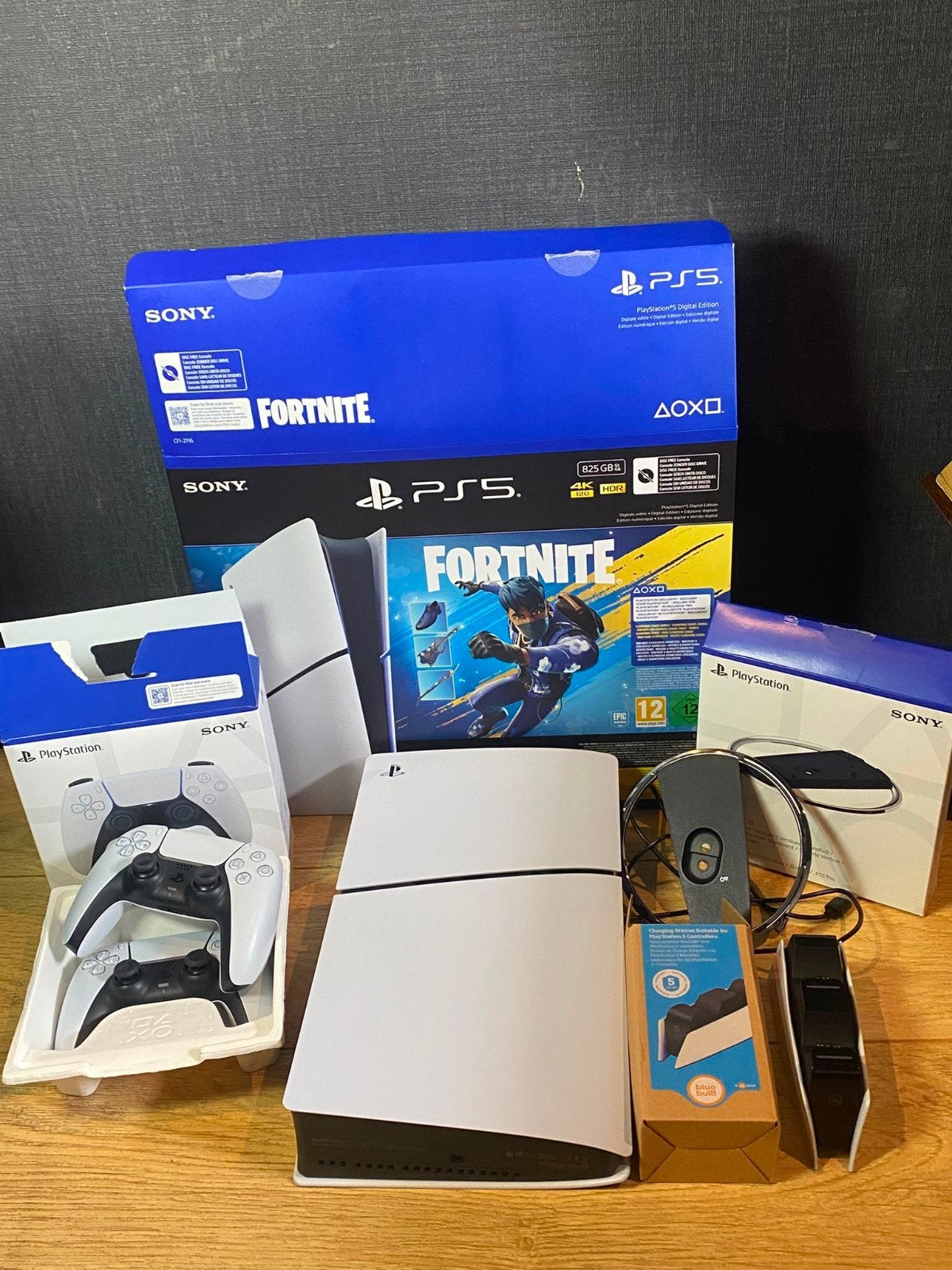PlayStation 5 Digital Edition met accessoires | PS5, Spelcomputers en Games, Games | Sony PlayStation 5, Ophalen, Zo goed als nieuw