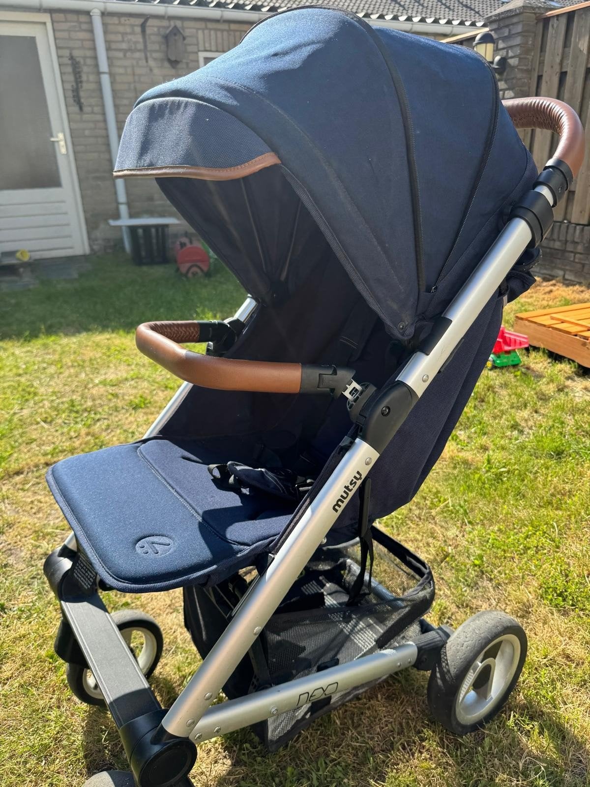 Mutsy kinderwagen blauw, Verstelbare duwstang, Zo goed als nieuw, Mutsy, Ophalen