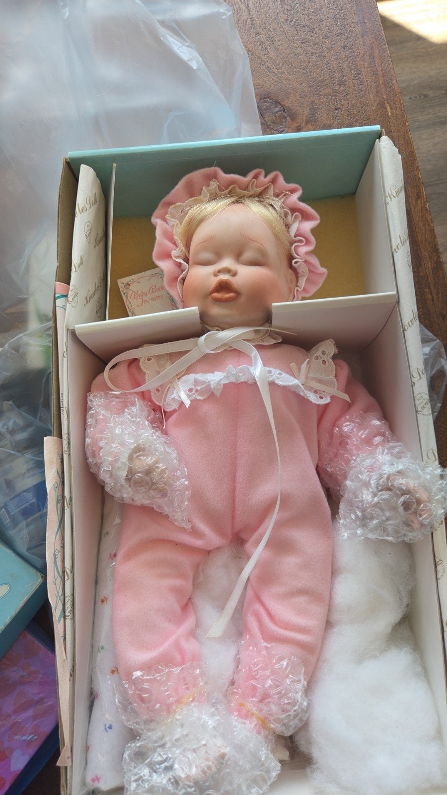 Vintage Baby Doll in Roze Pakje - Baby Blocks Treasures, Ophalen of Verzenden, Nieuw, Babypop, Levensecht of Reborn