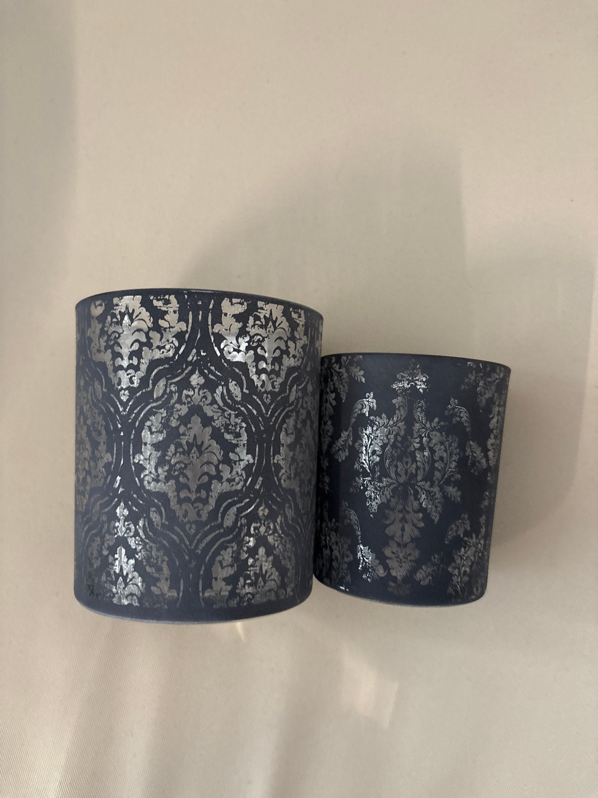 2 Nieuwe kaarsenpotjes met zilveren print, Waxinelichthouder, Nieuw, Ophalen of Verzenden, Glas