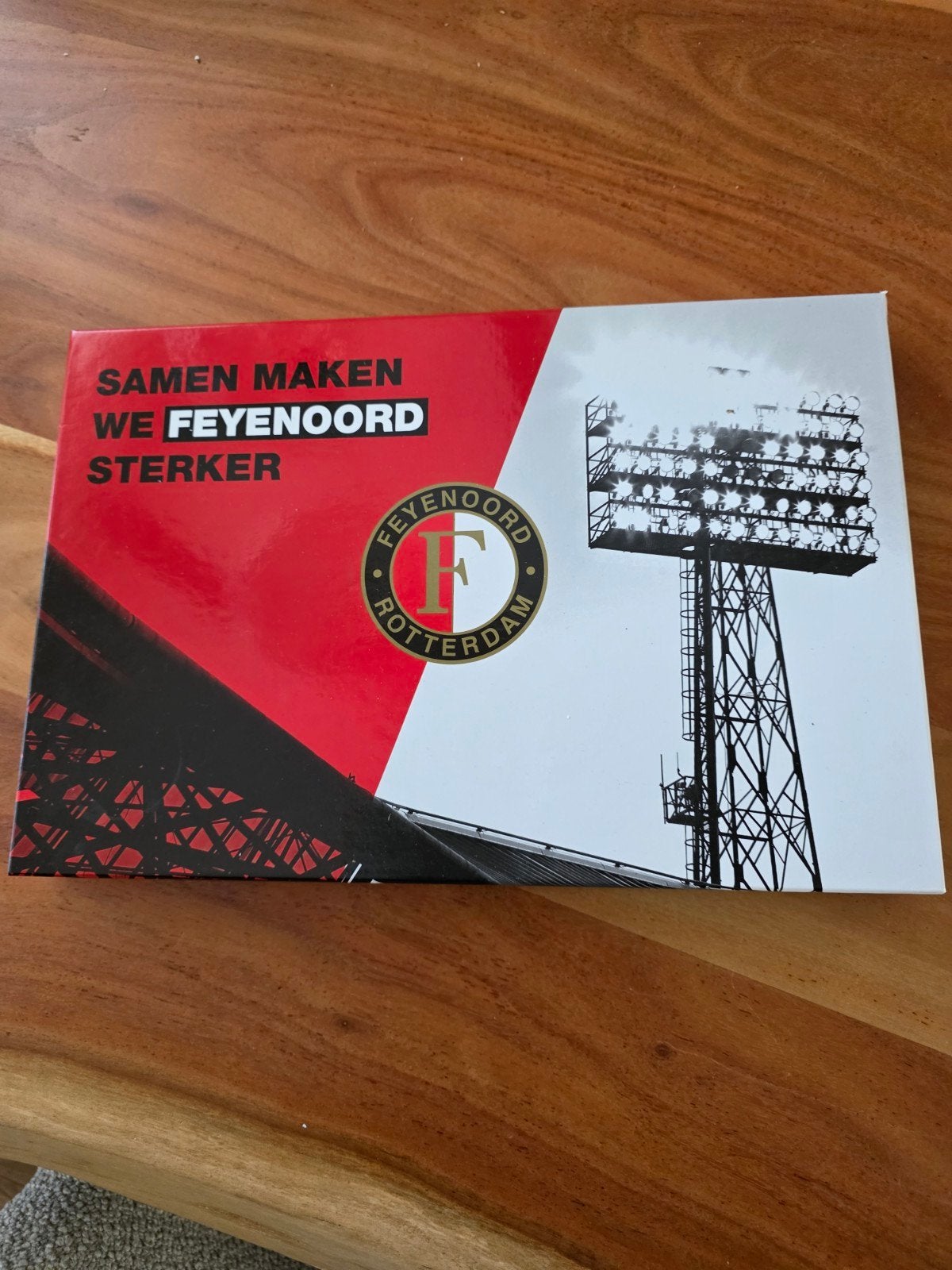 Feyenoord Seizoen 2017-2018 Box met Sjaal en Boekjes, Ophalen of Verzenden, Zo goed als nieuw, Feyenoord, Overige typen