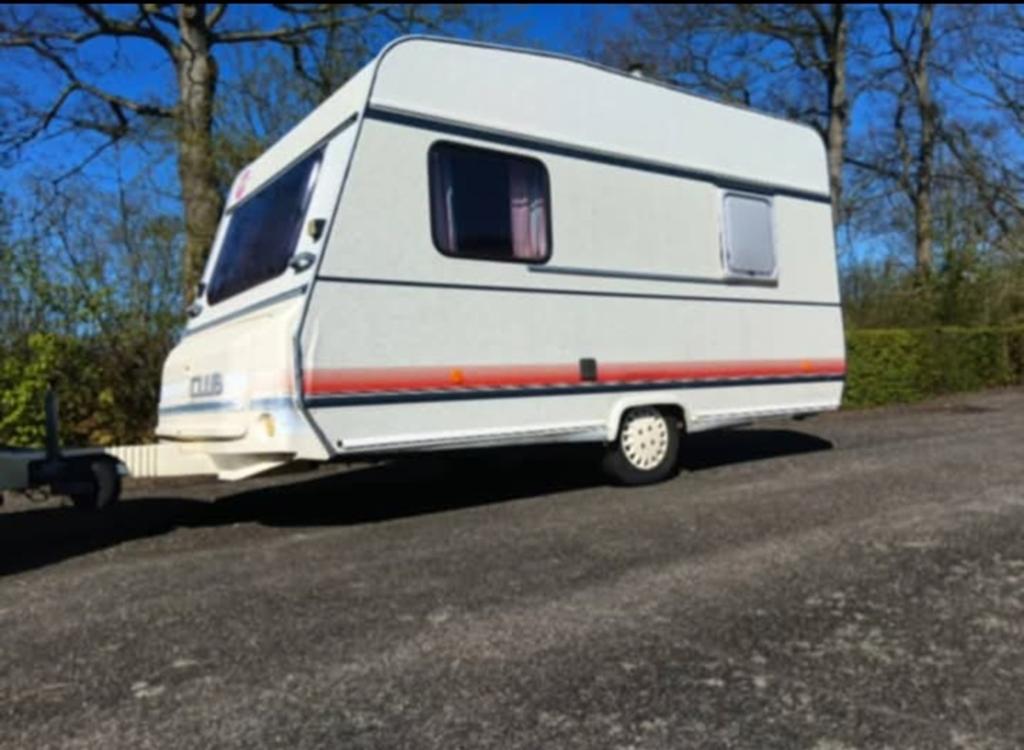 Gezellige Bürstner caravan met luifel en voortentje, Caravans en Kamperen, Standaardzit, Omvormbare zithoek, Tot en met 3, Particulier