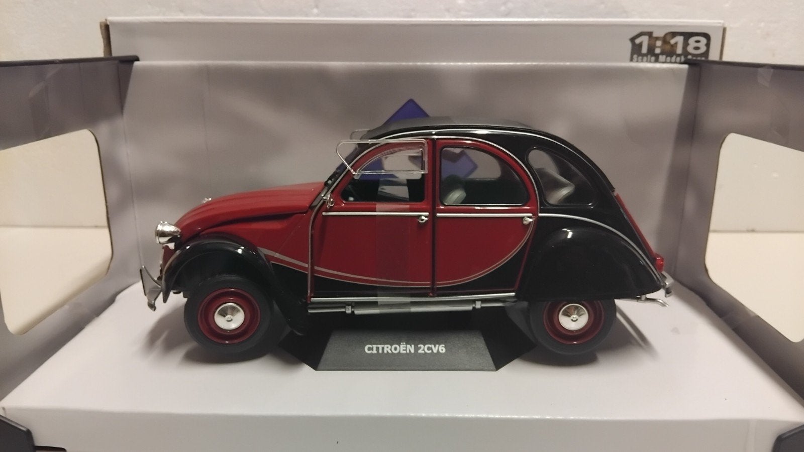 Citroen 2CV6 Charleston roid/zwart Solido 1:18 KRD, Ophalen of Verzenden, Zo goed als nieuw, Auto, Solido