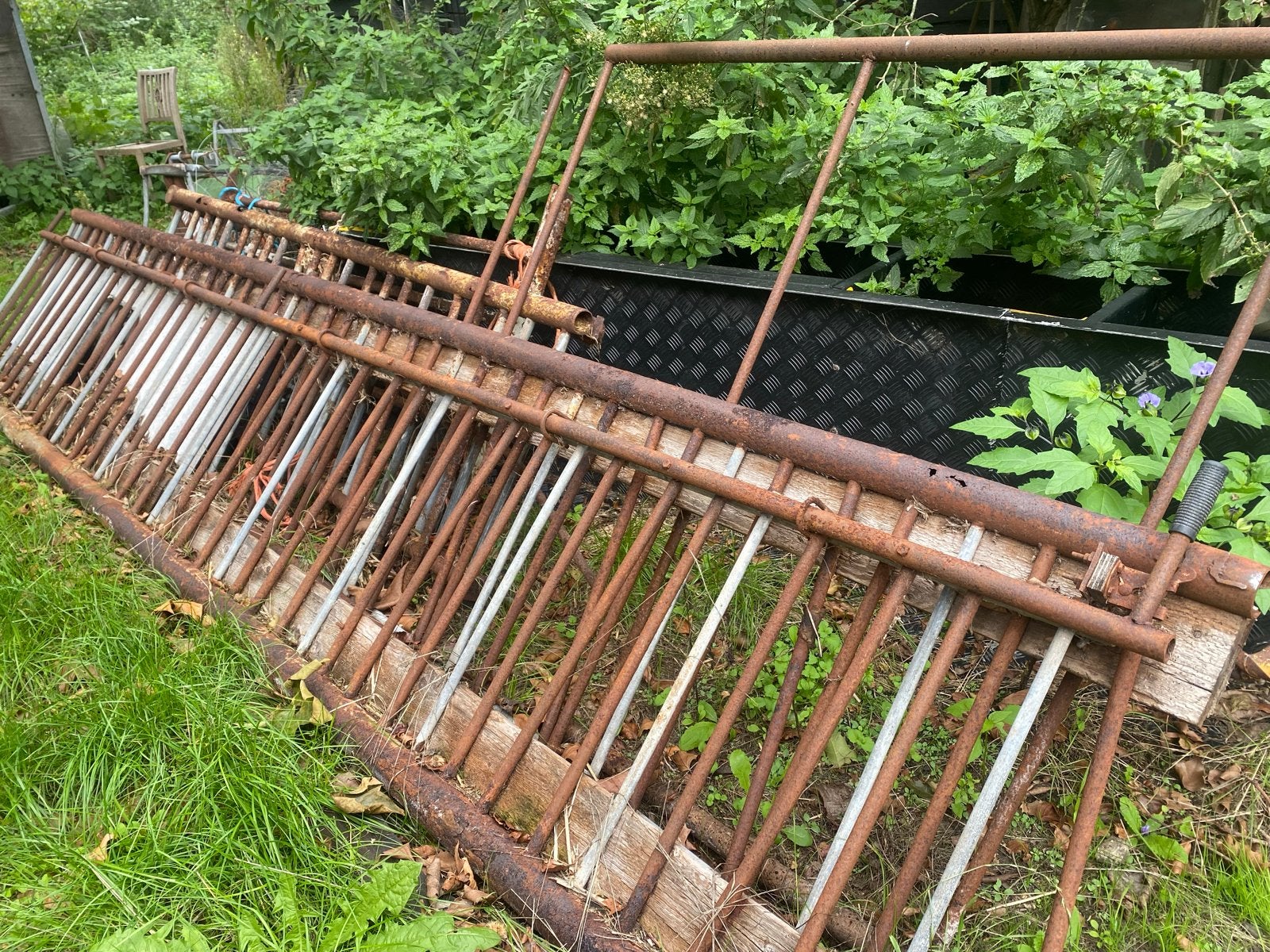 Oude metalen hekwerken en banken en klein ijzer, Ophalen, Gebruikt, IJzer