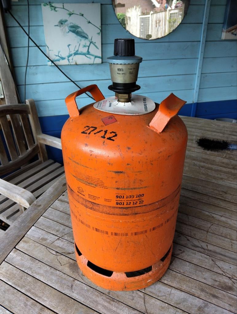 Oranje gasfles met drukregelaar - Gebruikt, Ophalen, Gebruikt