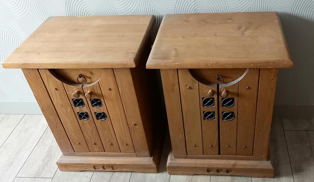 2 geloogd grenen nachtkastjes met lade en deurtje, Huis en Inrichting, Ophalen, Gebruikt, Minder dan 45 cm, 55 tot 70 cm