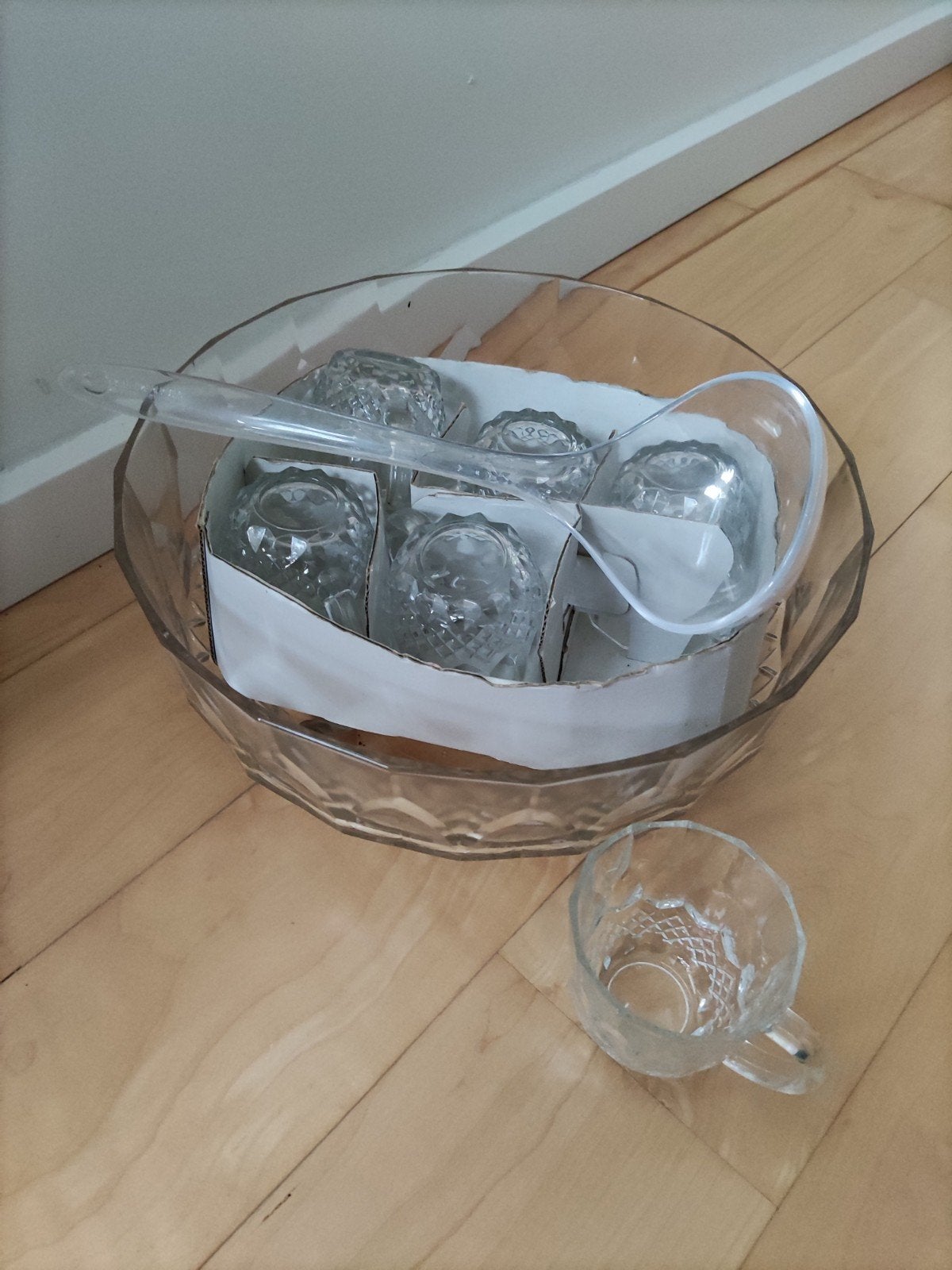 bowlset, glazen kom met 6 glazen en plastic lepel pollepel, Ophalen of Verzenden, Nieuw