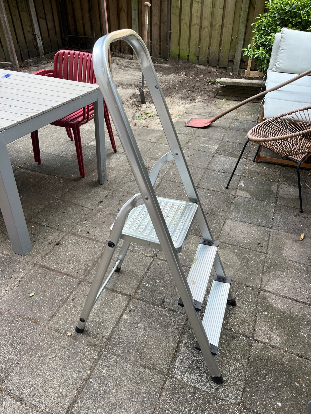 Stevige ladder met 3 treden (60 cm hoog), Doe-het-zelf en Verbouw, Ladders en Trappen, Ophalen, Gebruikt, Trap, Opvouwbaar of Inschuifbaar