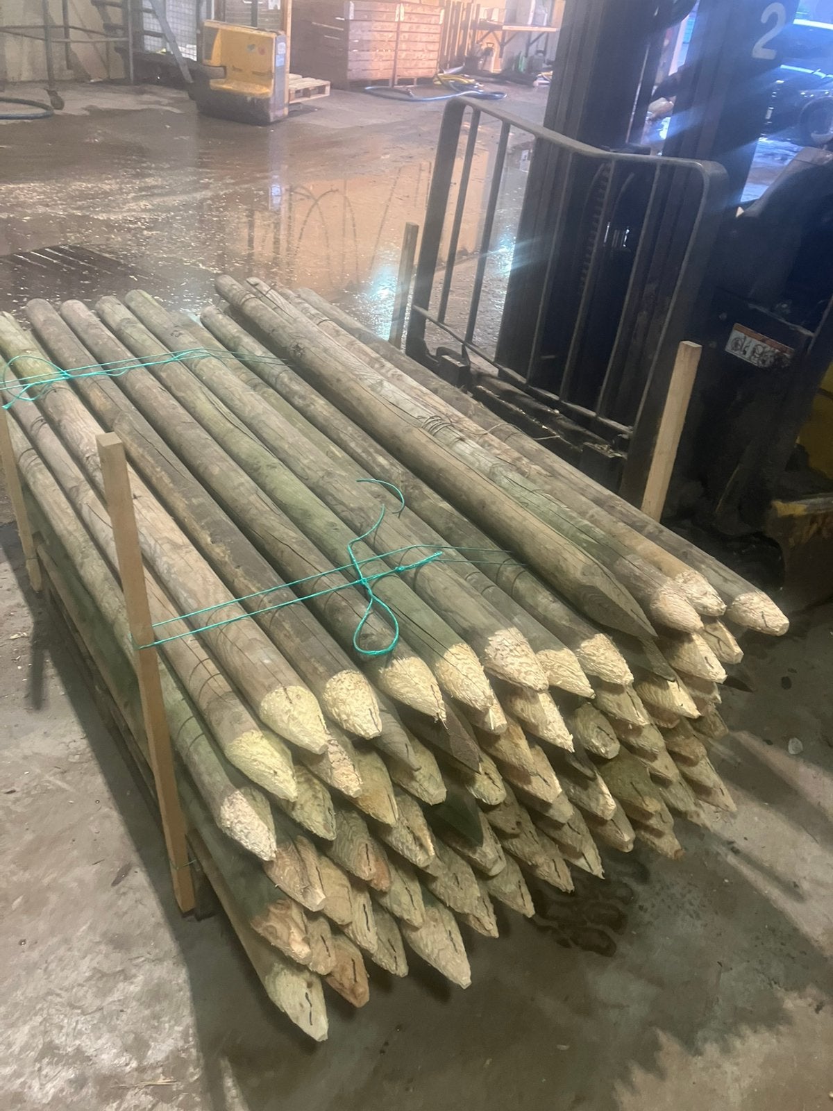 Weipalen met punt afrasteringspalen weidepalen carbuleum, Ophalen, Gebruikt, 180 tot 250 cm, Palen