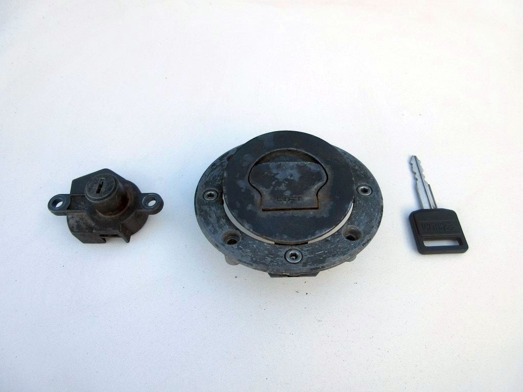 Suzuki GSX600 slotenset GSX 600 F tankdop tankslot zadelslot, Verzenden, Gebruikt