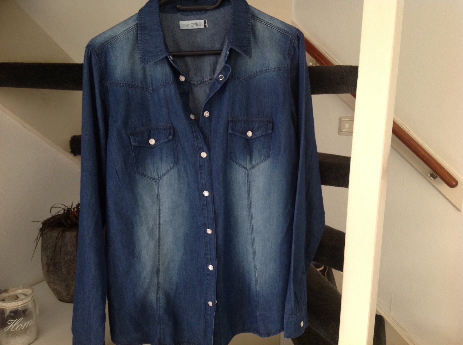 Spijkerblouse
Maat L
Als nieuw, Ophalen of Verzenden, Zo goed als nieuw, Maat 38/40 (M), Blauw