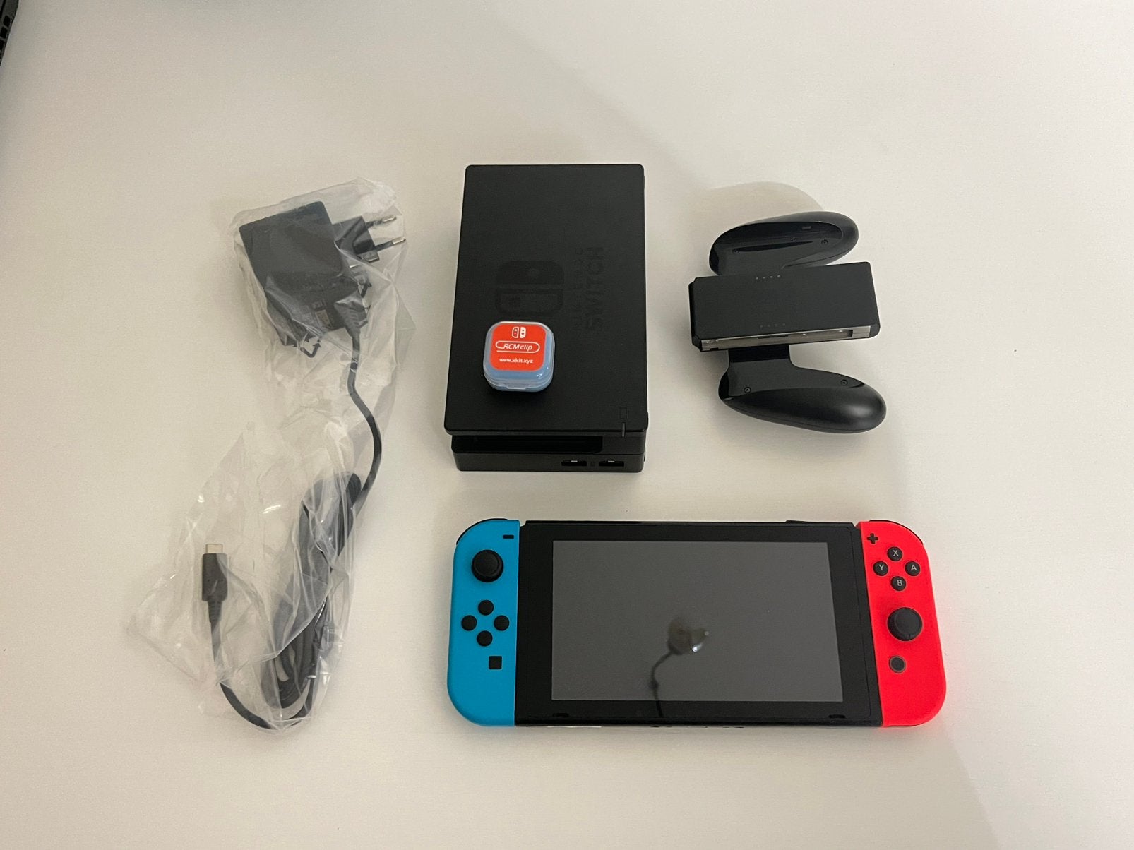 Nintendo Switch Unpatched, Spelcomputers en Games, Ophalen of Verzenden, Zo goed als nieuw, Met 2 controllers, Switch Original