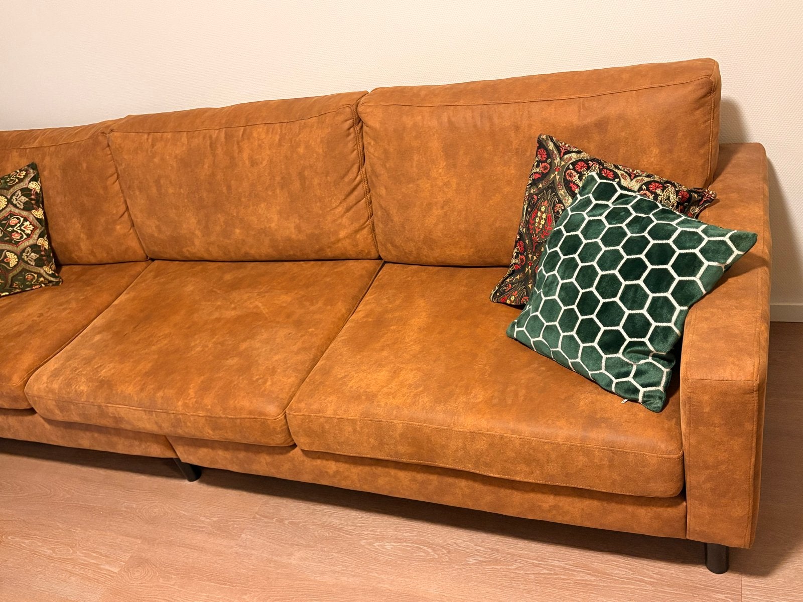 Comfortabele 3-zitsbank in cognac kleur, Ophalen, 250 tot 300 cm, Gebruikt, Driepersoons