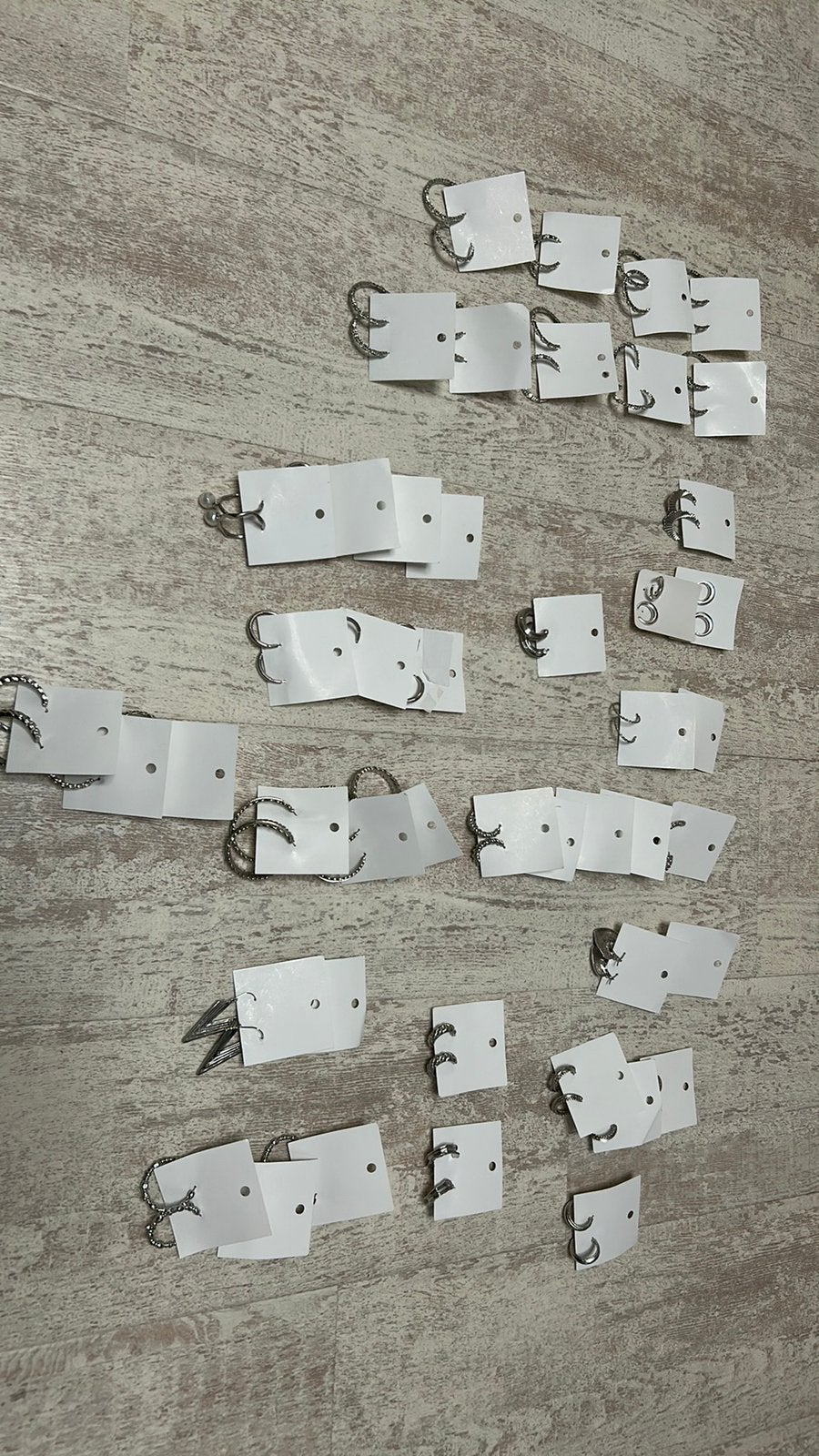 Partij 45 nieuwe oorbellen Zilverkleurige 17 vers.oorbellen, Sieraden, Tassen en Uiterlijk, Oorbellen, Ophalen of Verzenden, Zo goed als nieuw
