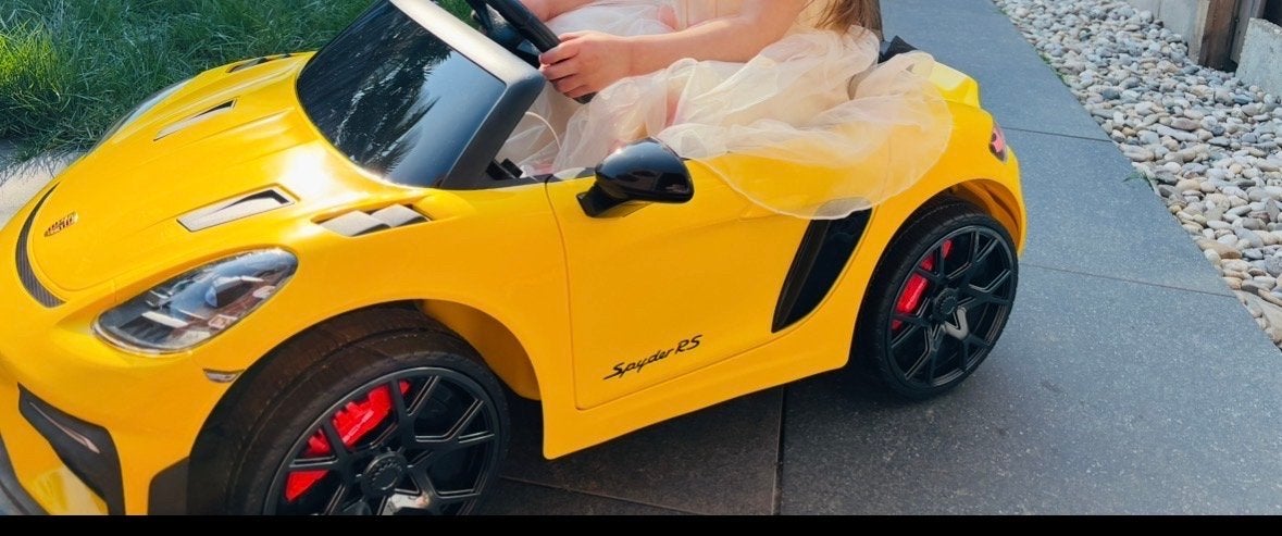 Porsche 718 Spyder RS - Geel (Elektrische kinderauto), Ophalen of Verzenden, Zo goed als nieuw