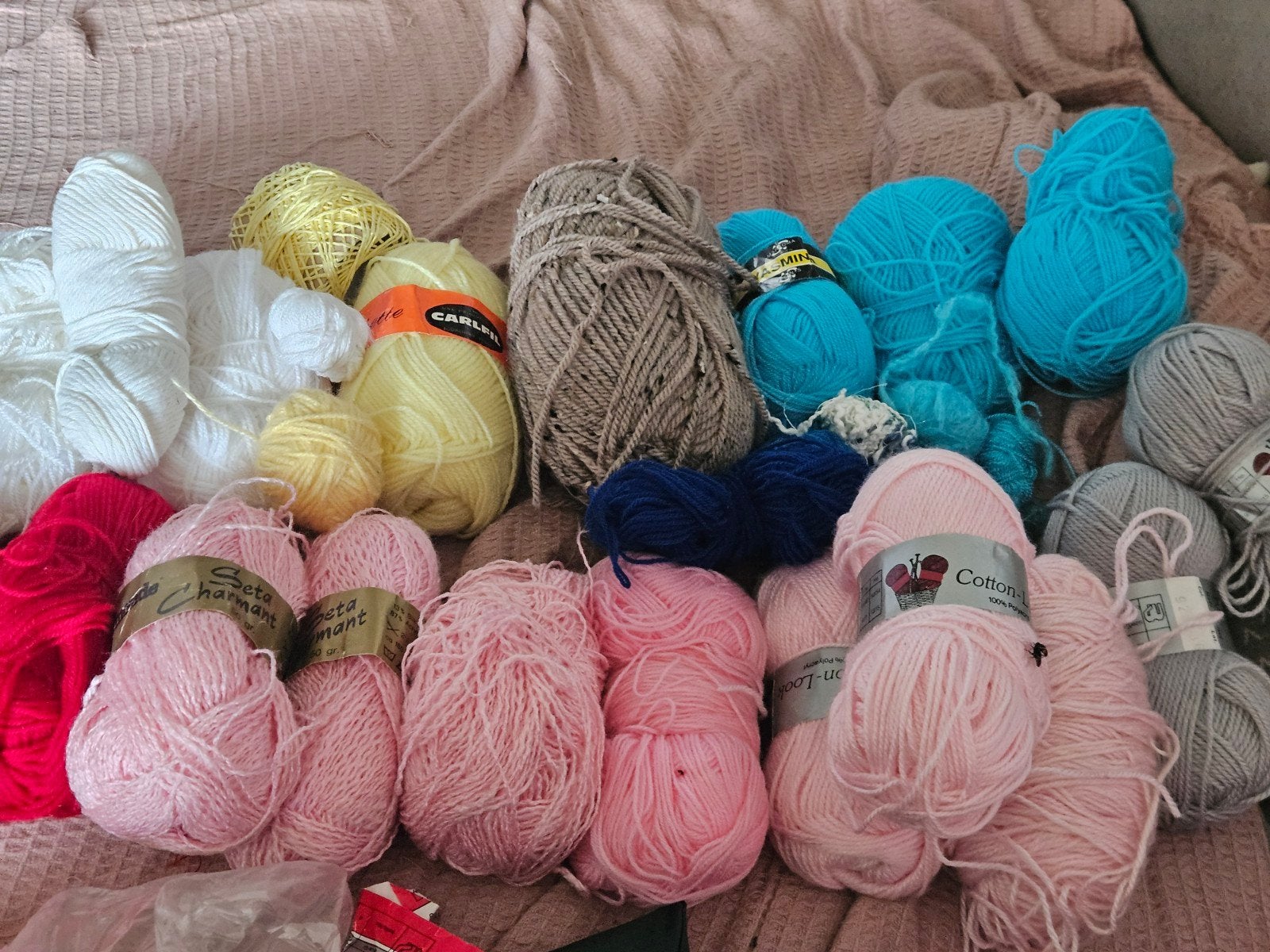 Grote partij wol en garen (19 grote bollen, 9 kleine), Hobby en Vrije tijd, Ophalen of Verzenden, N, T, V