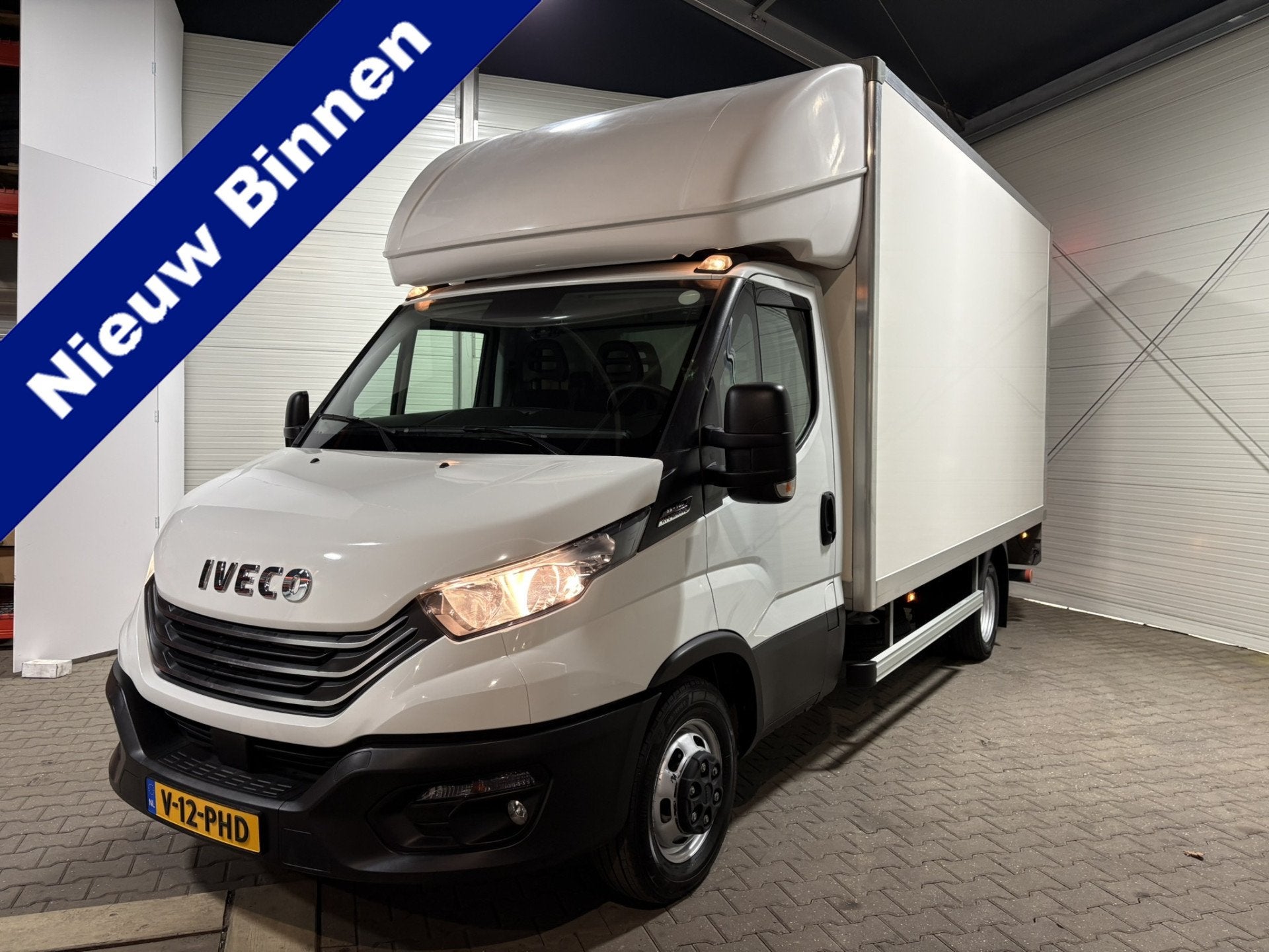 Iveco Daily35C16 3.0 Dubbel lucht VVB487 Prijs zoals getoond, Auto's, Automaat, Gebruikt, 4 cilinders, Iveco