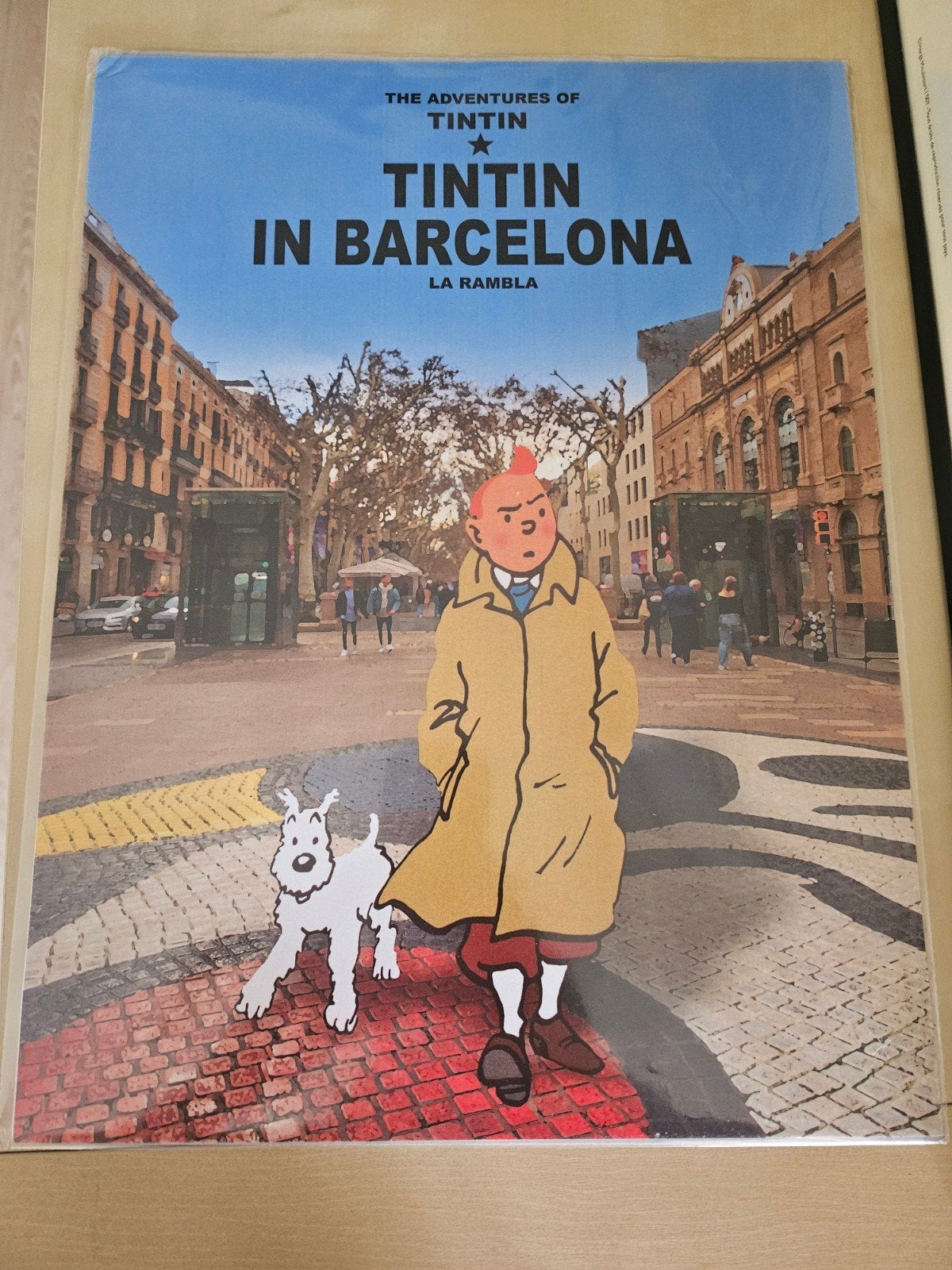 Poster "Tintin in Barcelona", Verzamelen, Posters, Rechthoekig Staand, Ophalen of Verzenden, Zo goed als nieuw, A1 t/m A3