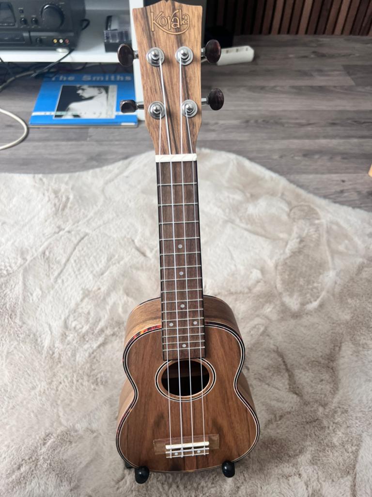 Korala ukelele + standaard, Ophalen, Zo goed als nieuw, Overige typen