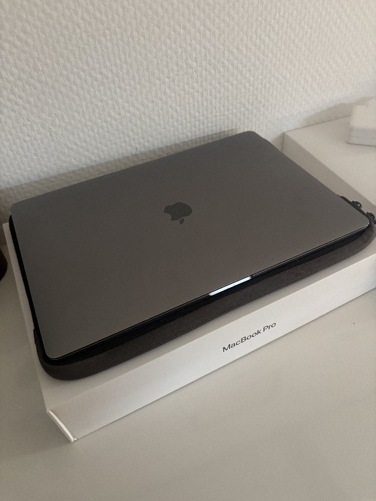 MacBook Pro 16 inch 2019, Gebruikt, 2 tot 3 Ghz, Qwerty, 512 GB
