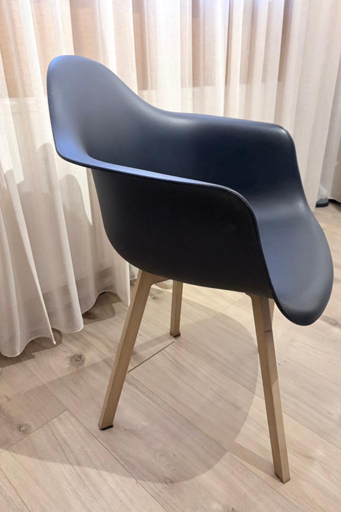 Stoel, Huis en Inrichting, Stoelen, Zo goed als nieuw, Twee, Kunststof, Grijs, Ophalen