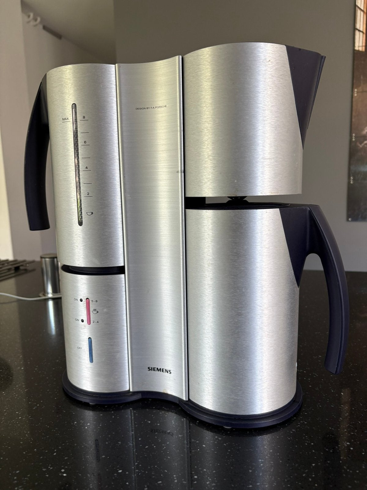Te koop Siemens koffiezetapparaat Porsche design, Ophalen, Afneembaar waterreservoir, Gebruikt, Koffiemachine