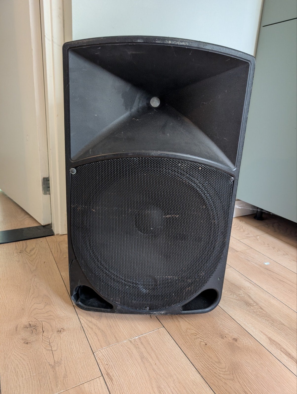 Mackie Thump15 1000W 15" Powered Luidspreker (DEFECT), Audio, Tv en Foto, Luidsprekers, Ophalen, 120 watt of meer, Front, Rear of Stereo speakers