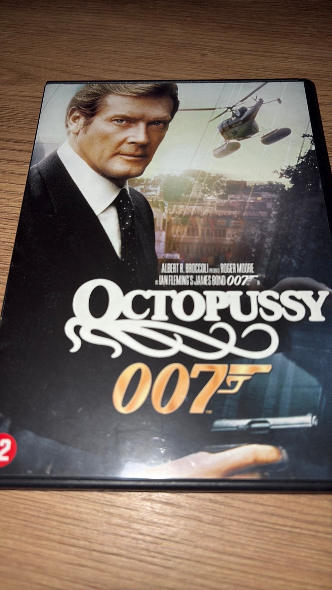 Octopussy met Roger Moore als James Bond., Cd's en Dvd's, Vanaf 12 jaar, Ophalen of Verzenden, Zo goed als nieuw