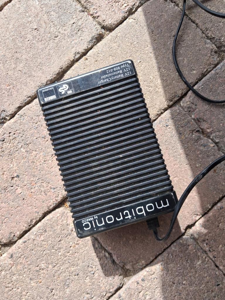 Waeco Mobitronic IU Acculader 12V Type 808-012, Ophalen of Verzenden, Gebruikt