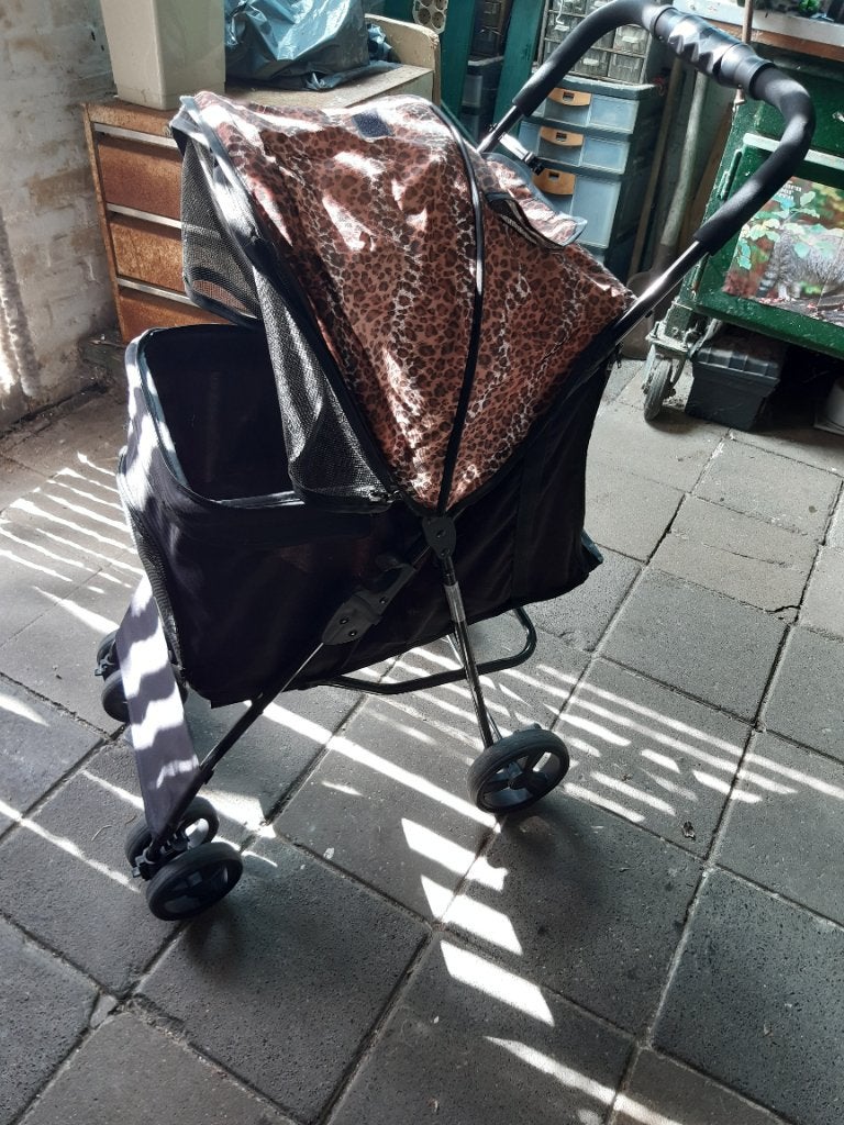 hondenbenodigdheden., Ophalen, Zo goed als nieuw, Hondenbuggy
