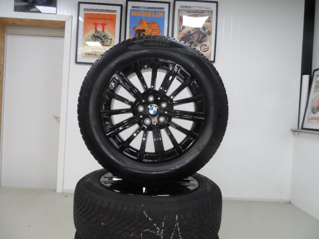 BMW X1 / X2 17 inch zwart origineel winterbanden set als nw, Auto-onderdelen, Gebruikt, Duitsland, Banden en Velgen, 17 inch